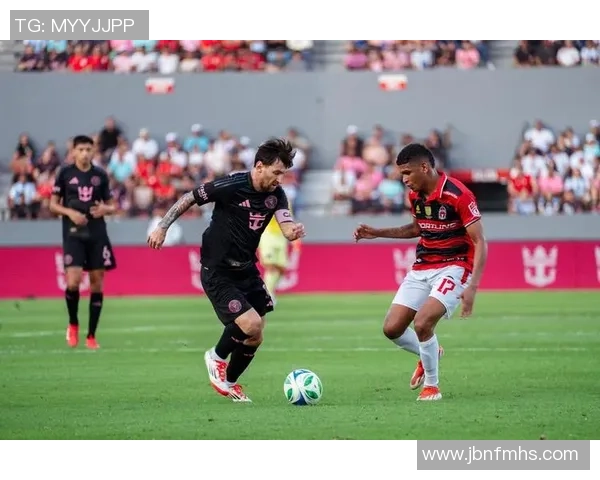 巴拿马足球明星的崛起与国家足球发展的故事探讨